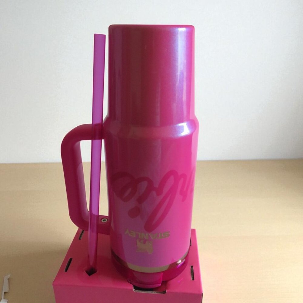 STANLEY X BARBIE 30 oz Quencher H2.0 Tumbler (Limited Edition) New in Box - Picture 4 of 14